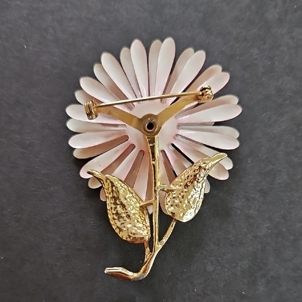 Patriotic Flower Brooch - Picture 2 of 3